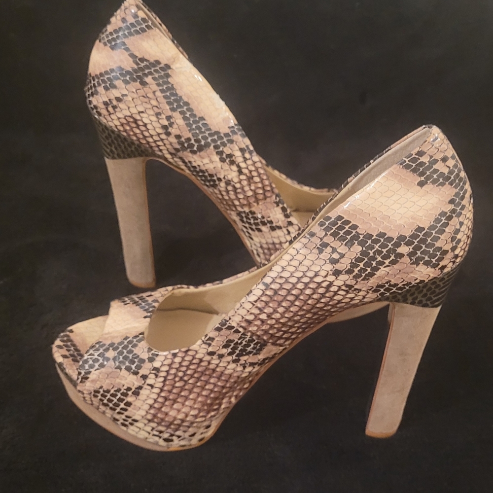 Heels - Picture 4 of 7